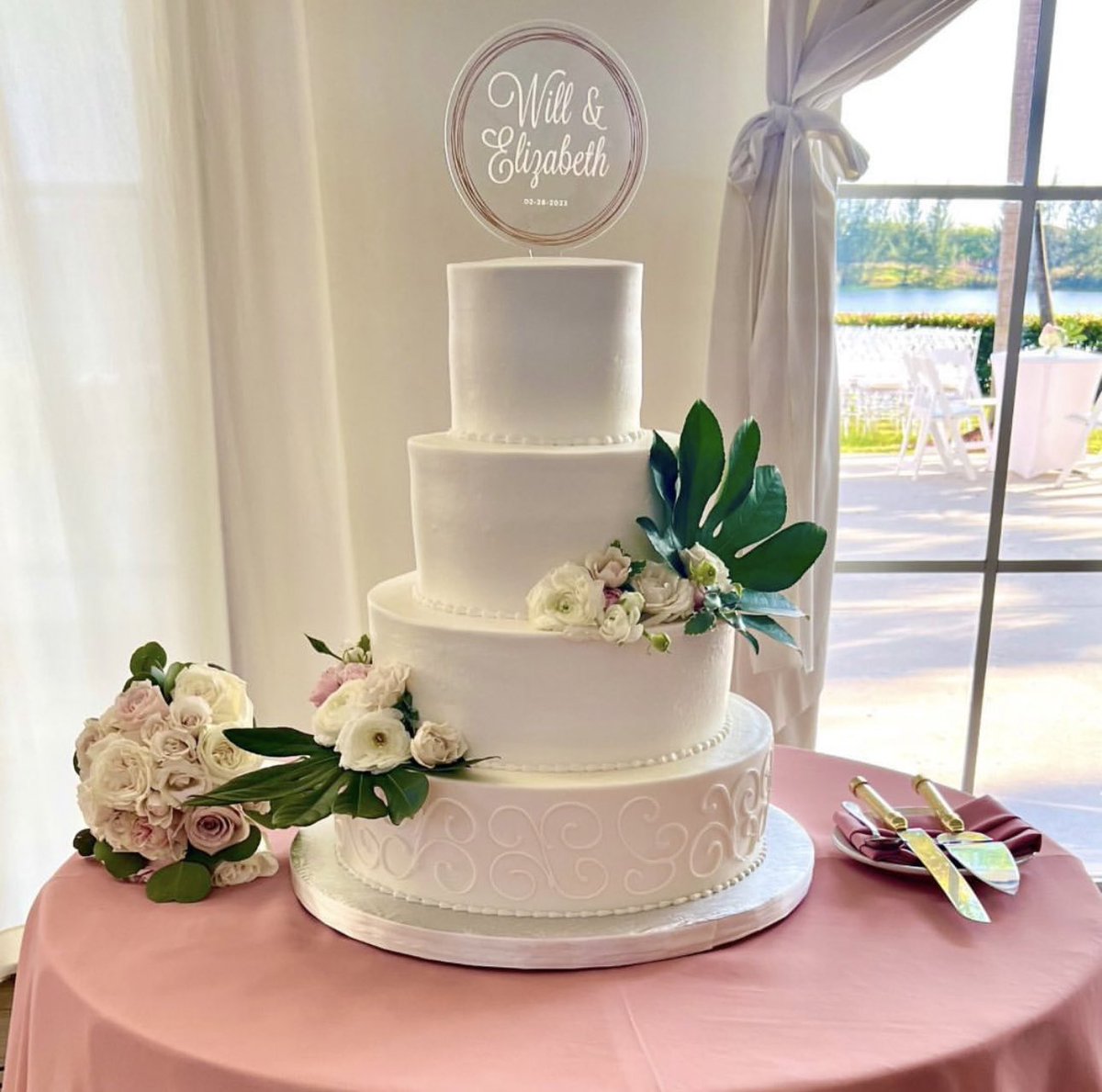 EddasCakeDesign's tweet photo. All-white cakes always bring a special touch of elegance to the table.
@gladysflowersinc
#eddascakes #weddingcake #wedding #cake #customcake #miamicakes https://t.co/Khvo3POpAz