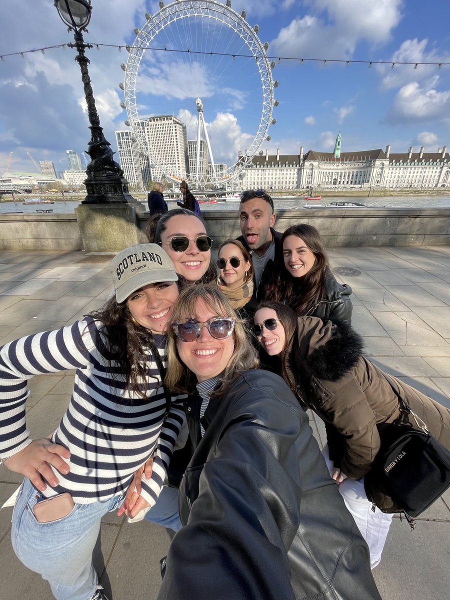 Andreeabh15's tweet photo. Quinta vez en Londres y es la que mas me ha gustado📈📈📈📈 https://t.co/CDYYW38SQ5