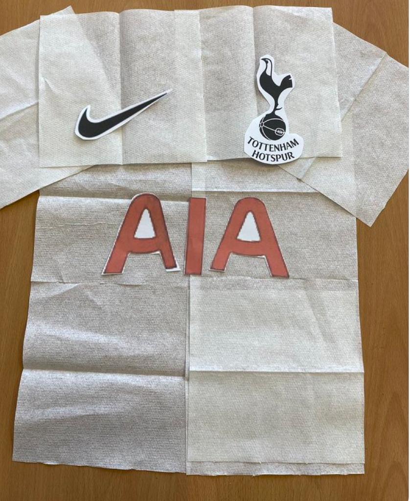 hartnett1977's tweet photo. 🚨Breaking News🚨
Spurs announce new home kit for 23/24 season. When asked about the design the club were quoted in saying "Keeping in club tradition we were going to spend big but decided to take the cheaper option &amp; we feel this material is relevant to the way we are playing" https://t.co/7tyX9sybbv