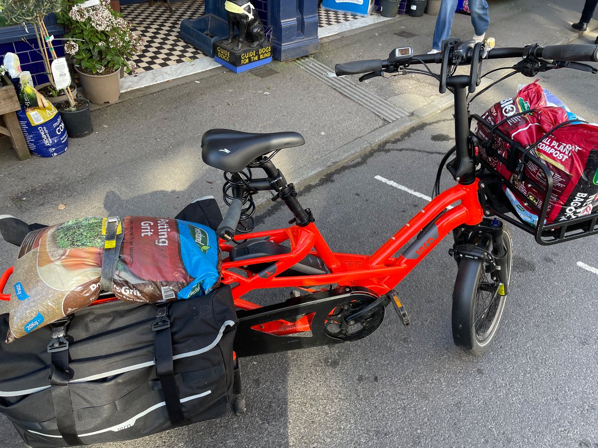 DrC_Sherrington's tweet photo. This went well. Three 50 litre bags of compost plus a 25kg bag of horticultural grit (total weight circa 65kg) brought back home up a 1 in 4 hill. Had to pedal quite hard but (literally) no sweat. @ternbicycles #GSD #carryshitolympics https://t.co/SykVEas7n0