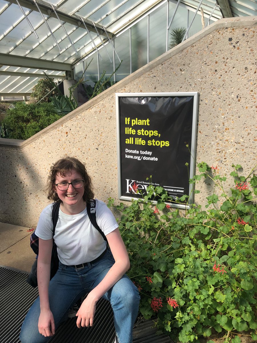 AoifeKiernan00's tweet photo. Had a great time in Kew with @tcdbotsoc ! Thanks to @evadreyer_ for organising 💚 https://t.co/gL4awqKnxw