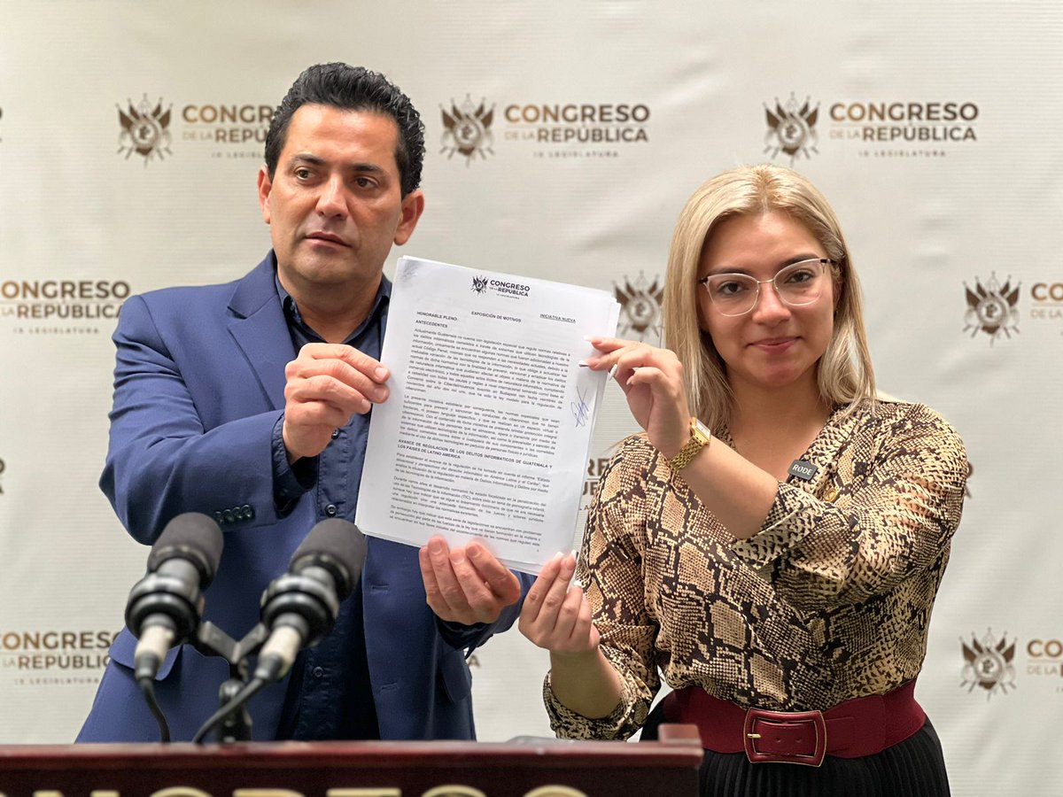 #CANoticias #Nacionales 

Diputados de CREO presentan la Iniciativa de Ley para reformar el Código Penal, la cual tiene como propósito tipificar los delitos cibernéticos y las estafas que realizan individuos a través de plataformas o redes sociales.

Vía: Bryan Choy