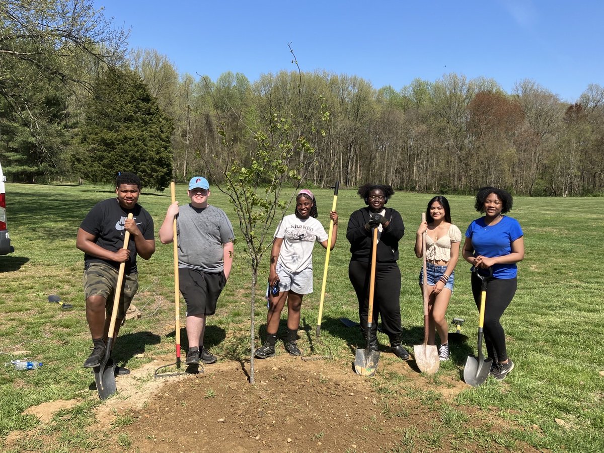 Over spring break, our students participated in our second annual state parks clean up internship! 

Students completed projects such as mulching, tree planting, and cleaning life jackets.

#jdgworks #celebratesuccess