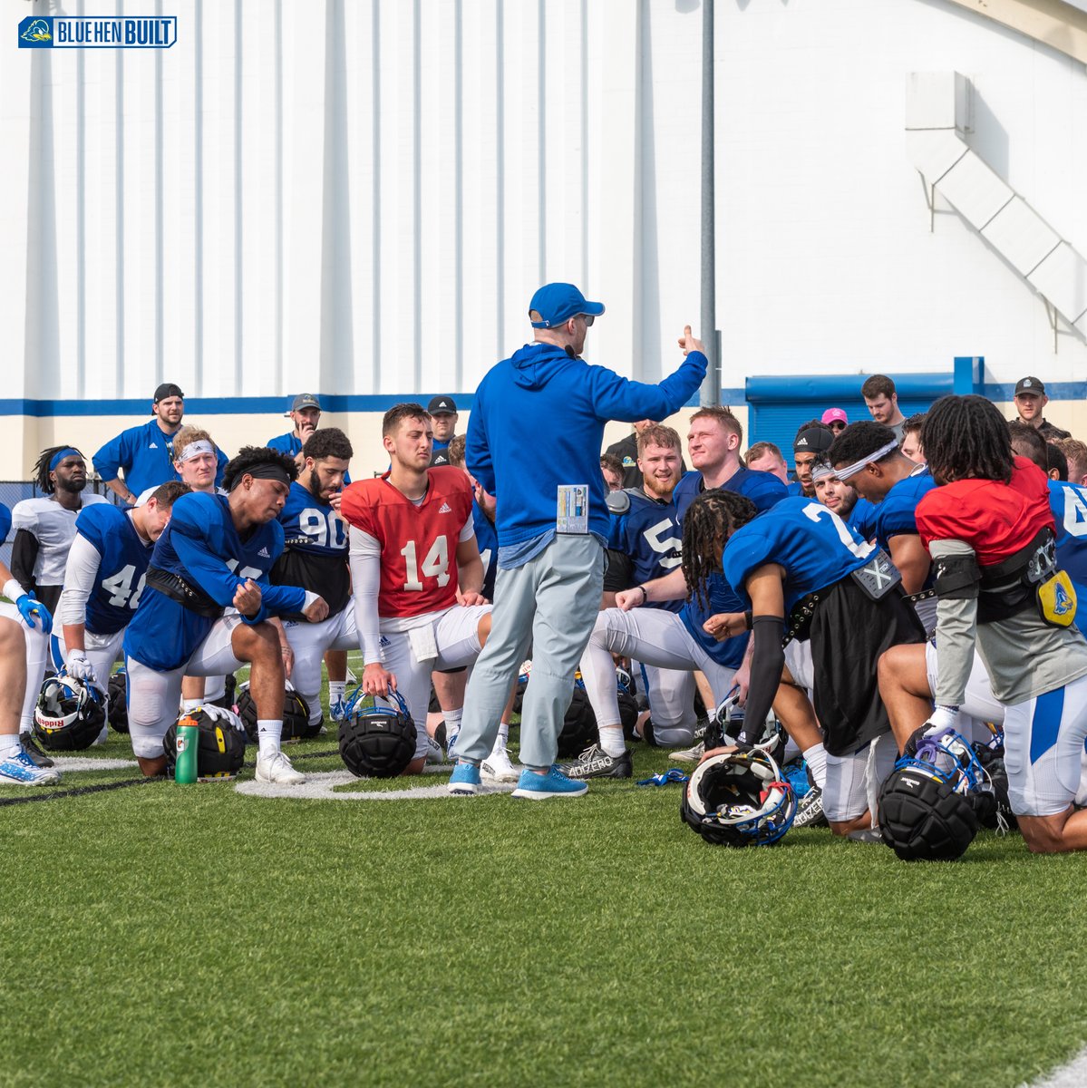 Come out early to Friday's Spring Game to meet some Blue Hen greats! 🤝

📰: bit.ly/3MRSM04