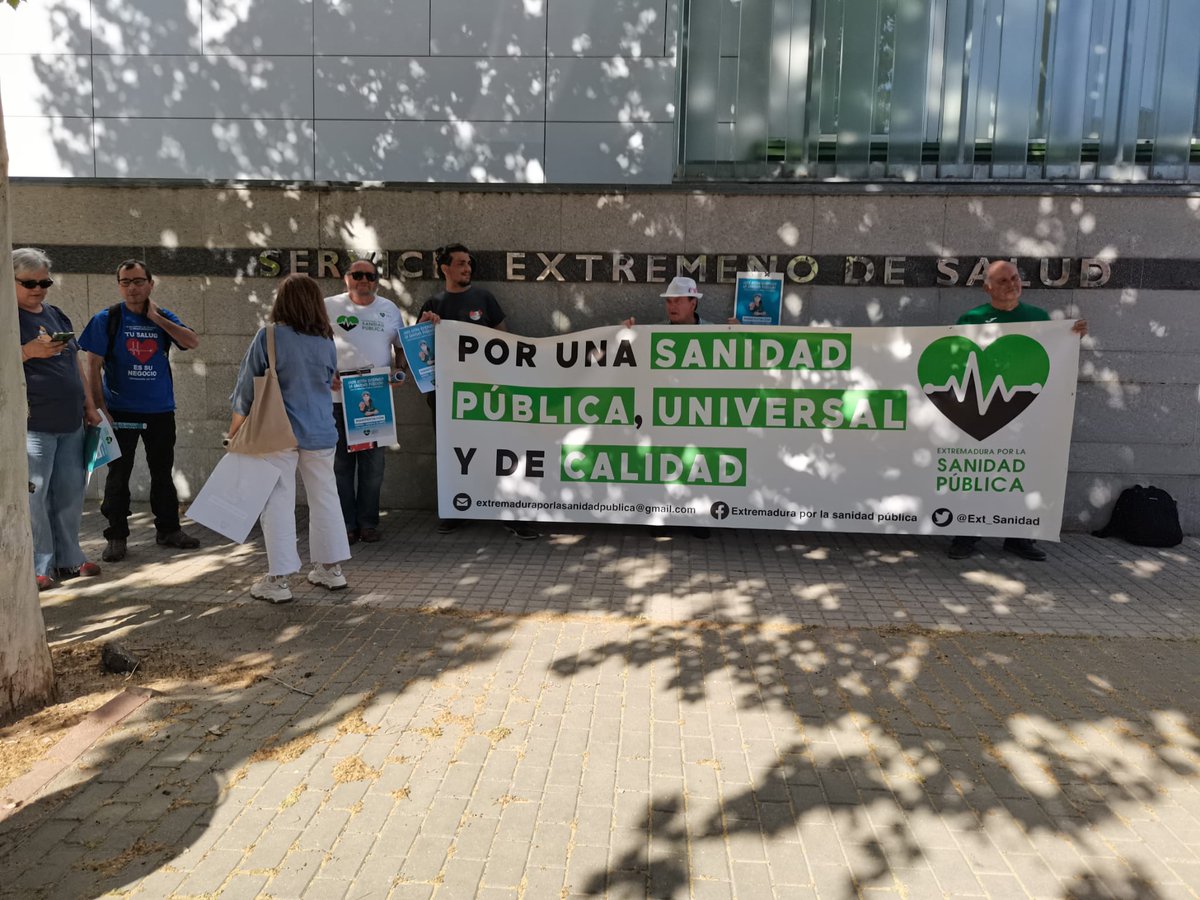 Ext_Sanidad's tweet photo. 📽️ Esta tarde hemos explicado ante los medios en rueda de prensa a las puertas del SES porque es necesario movilizarse este sábado en Mérida por la defensa de la sanidad pública. https://t.co/WeyhoA7yll