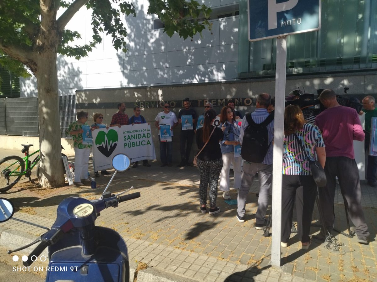 Ext_Sanidad's tweet photo. 📽️ Esta tarde hemos explicado ante los medios en rueda de prensa a las puertas del SES porque es necesario movilizarse este sábado en Mérida por la defensa de la sanidad pública. https://t.co/WeyhoA7yll