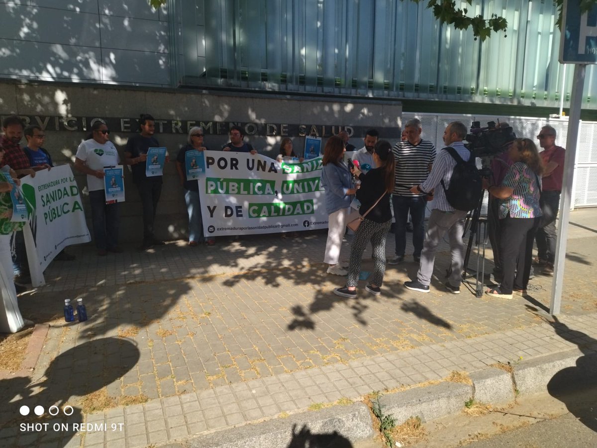 Ext_Sanidad's tweet photo. 📽️ Esta tarde hemos explicado ante los medios en rueda de prensa a las puertas del SES porque es necesario movilizarse este sábado en Mérida por la defensa de la sanidad pública. https://t.co/WeyhoA7yll