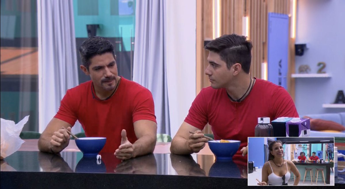 Agusromeh's tweet image. Luis : por que le dices ama a paty
Pepe: pues por que yo trabaje con ella en una telenovela Y me toco el papel del hijo 
Luís:interesante entonces le puedo decir abuelita 
Pepe:  le dice riendose 😂 hay hijo no puedo contigo 
Luis: 😂 

#LCDF3 #Lcdlf3 #LCDLF