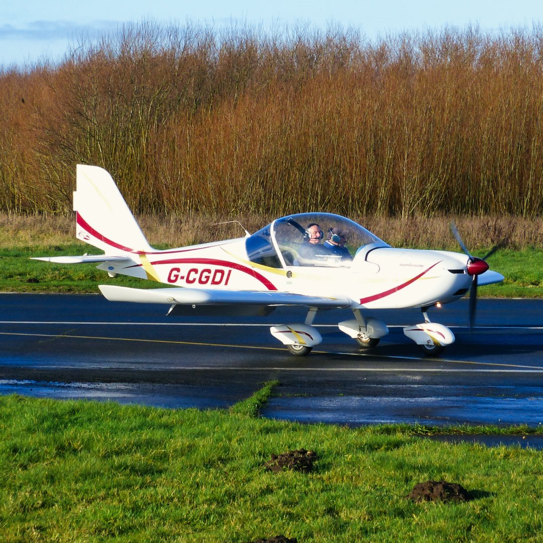 Michaelflying28's tweet photo. Evektor EV-97A Eurostar G-CGDI arriving at Sandtoft Airfield from Netherthorpe Airfield 3.12.22.
#evektor #evektorev97 #ev97 #ev97eurostar #lightaircraft #generalaviation #generalaviationlovers #generalaviaton #microlight #microlightpilot #lightsportaircraft #ultralightflying https://t.co/gt0l0i3mTx