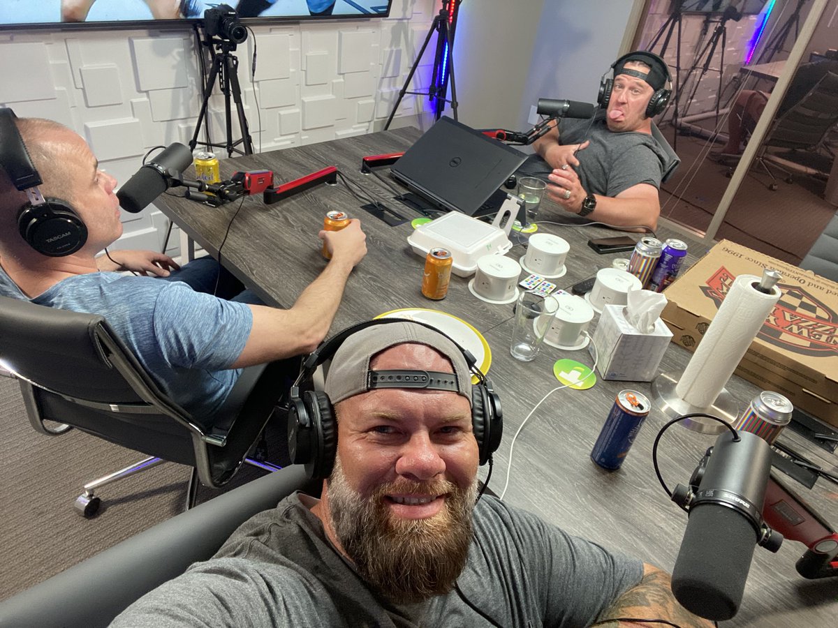 TheLaybackLJ's tweet photo. https://t.co/IEFonFJwYN

UFC 287 coming at you! Lots of beers, whiskey and lots of opinions on the fight. Come check this out subscribe. https://t.co/hwQkrktV36