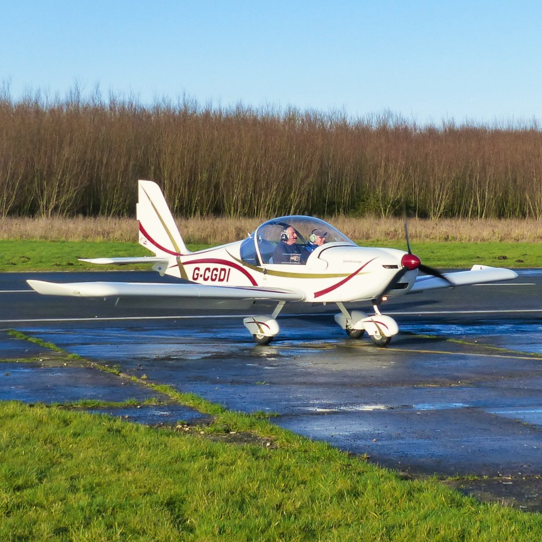 Michaelflying28's tweet photo. Evektor EV-97A Eurostar G-CGDI arriving at Sandtoft Airfield from Netherthorpe Airfield 3.12.22.
#evektor #evektorev97 #ev97 #ev97eurostar #lightaircraft #generalaviation #generalaviationlovers #generalaviaton #microlight #microlightpilot #lightsportaircraft #ultralightflying https://t.co/gt0l0i3mTx