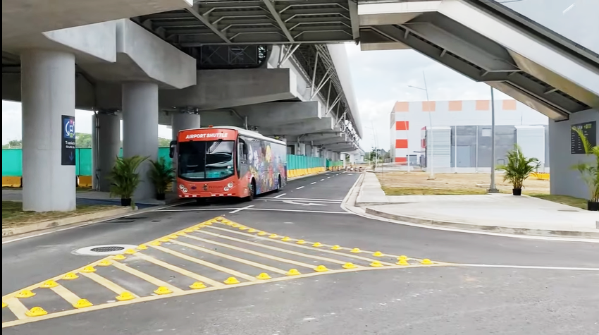 cesarlarar's tweet photo. 18/4/23 - 1:00 p.m: Sensación térmica de 39°C en el exterior del Aeropuerto Internacional de Tocumen y el acceso al ramal de la Línea 2 del Metro de #Panamá🇵🇦. https://t.co/2QMveFFNQ4