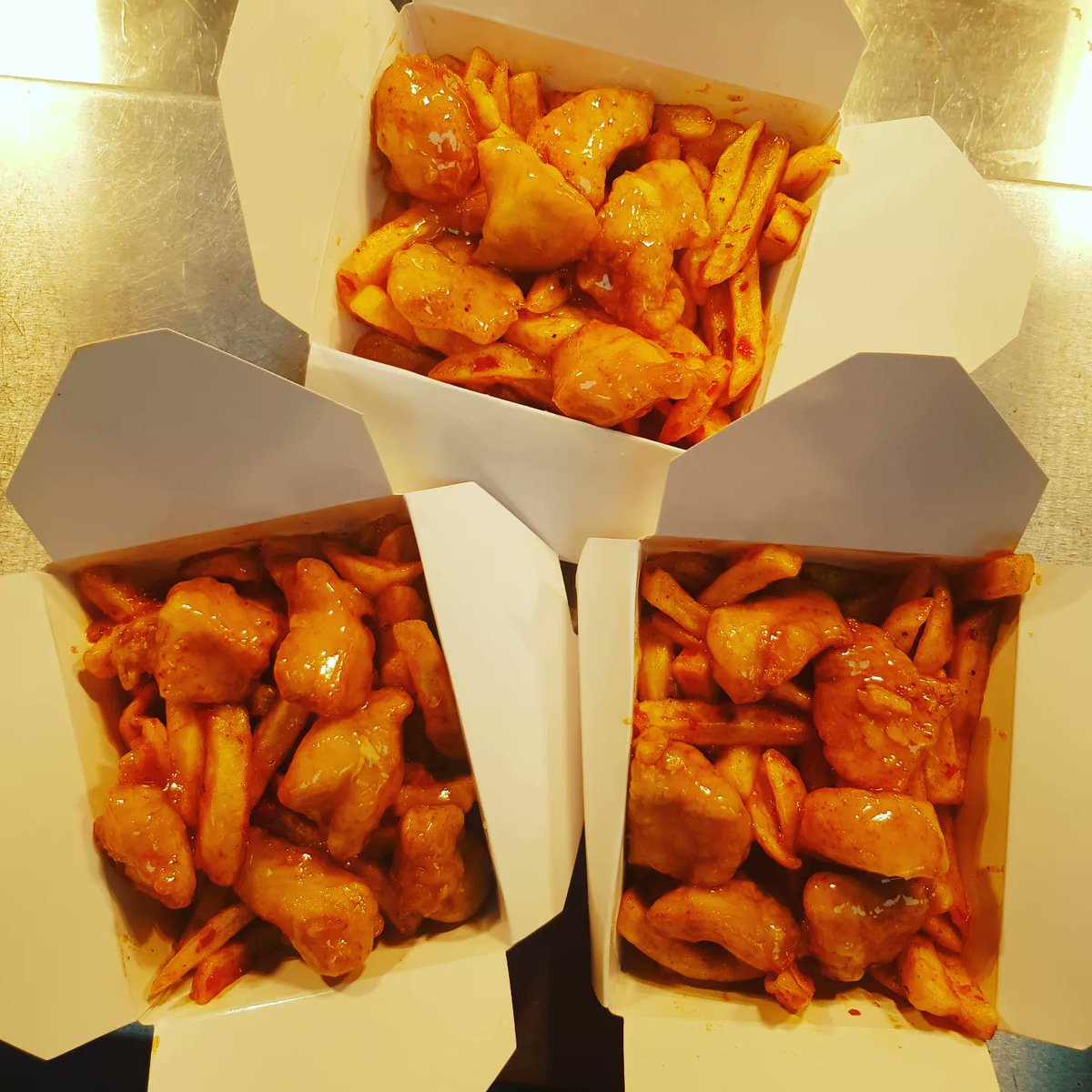 Sweet with some heat😋🌶 Caramel chicken with spicy chips, it's a Spicy Shack thing👌🏾👍🏾👊🏽🌶 #spicyshack #asianstreetfood #streetfood #spicychips #caramelchicken #instafood #deliciousfood