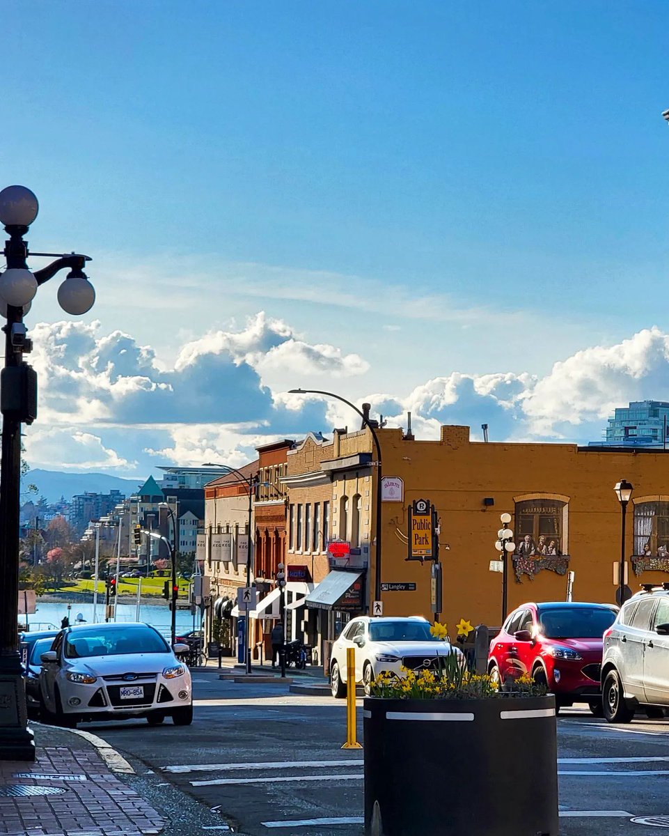 victoriavisitor's tweet photo. Welcoming in the April sun โ๏ธ
Away from the hustle and grind, Greater Victoria is closer than you think. Come see it for yourself - there's a certain type of magic here.
_______
๐ Fort St and Langley St
๐ธ danya_more (Instagram) | #ExploreVictora https://t.co/RJiRke8wBf