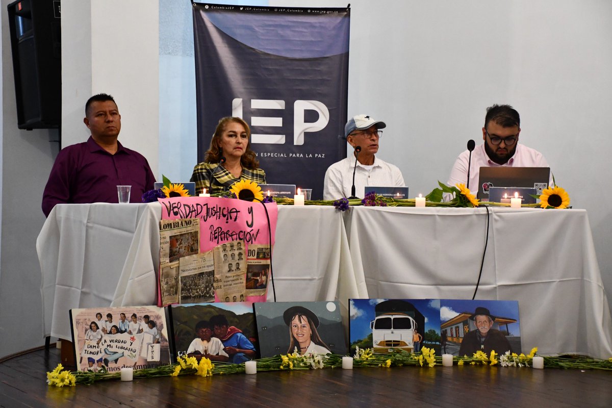 Coljuristas's tweet photo. Continúa la audiencia de presentación de observaciones de víctimas de secuestro (#Caso01) ante la @JEP_Colombia sobre los aportes de verdad del Bloque Noroccidental de las extintas FARC-EP.

🧑‍💻Conoce más de las exigencias de las víctimas: https://t.co/FSWdk3wytK https://t.co/ScVdHd9Wki