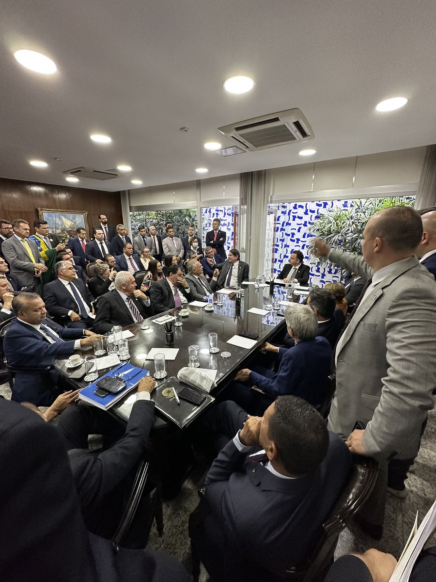 BolsonaroSP's tweet photo. Tínhamos todos os requisitos para abertura da CPMI 8J, assim como quorum para abrir sessão do Congresso, segundo MANDA A LEI.

Porém, o Presidente do Senado @rodrigopacheco decidiu ouvir o governo Lula e adiou PELA 2ª VEZ a sessão que abriria a CPMI 8J. https://t.co/Su6F6tVJrn