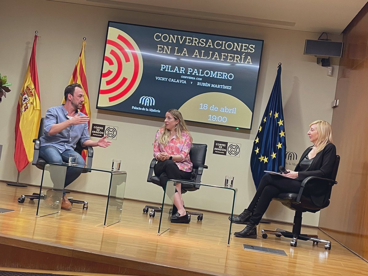 La directora Pilar Palomero conversa con <a href="/vickycalavia/">Vicky Calavia</a> y Rubén Martínez en el Palacio de la Aljafería de Zaragoza. Habla sobre ‘Las niñas’ y ‘La maternal’.