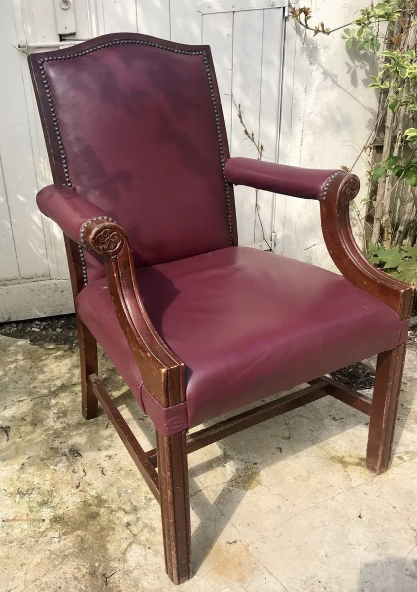 bemorebob2's tweet photo. Clue 2: going to look at this second hand number on Friday eve 👑👑👑 #PlansAFoot https://t.co/N4k29xT9wb