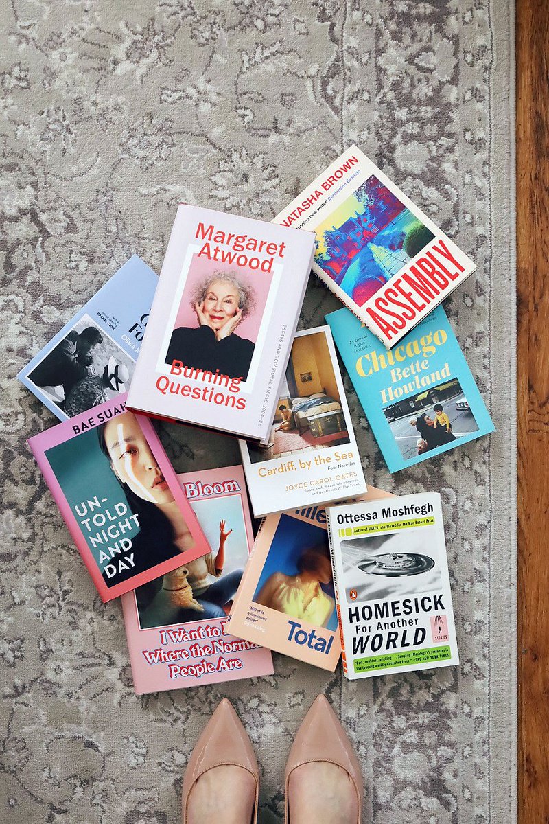 Karin__L's tweet photo. Long time no see. 🙋‍♀️Zumindest hier auf Twitter. Wie steigt man also am besten wieder ein? Mit einem Update zum aktuellen Lesetagebuch!

Zwei von neun Titeln sind somit gelesen. 📚
"Fair &amp; Square: Reading Journal" auf dem Blog: 
https://t.co/GCmyLyfvXb https://t.co/D5a3CoPSg4
