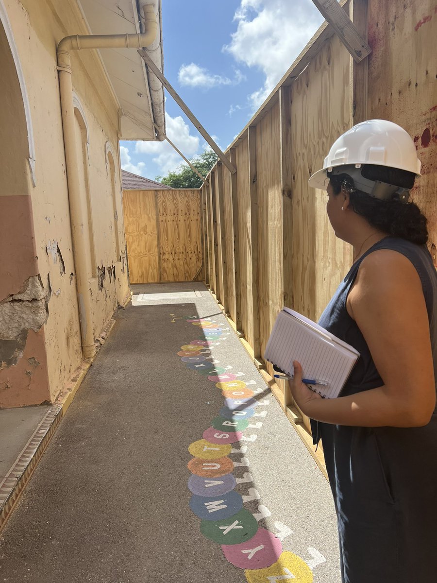 GGbegnedji's tweet photo. Work in Progress! 🙌🏾✨ @UNDPTT is managing the rehabilitation of the Maria Convent in #Aruba as part of the #SISSTEM project for the #UniversityOfAruba 👷🏾🏗️🎓 https://t.co/75sv6oDPFk