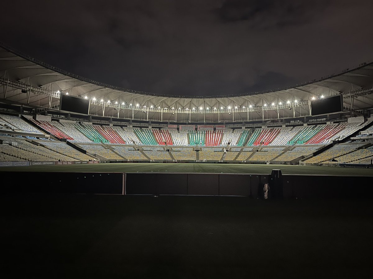 NasceOflu's tweet photo. CONMEBOL VOCÊ É UMA VERGONHA!!!!!!

MANDARAM RETIRAR MAIORIA DAS FAIXAS COLOCADA PELA TORCIDA DO FLUMINENSE.

E CADÊ O CLUBE PARA APOIAR NÓS TORCEDORES? QUE ESTAMOS TENTANDO PROPORCIONAR UMA FESTA DIGNA PARA O CLUBE? https://t.co/PXV95sAiQe