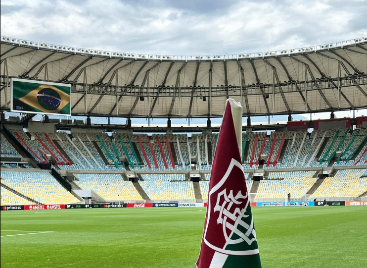 NasceOflu's tweet photo. CONMEBOL VOCÊ É UMA VERGONHA!!!!!!

MANDARAM RETIRAR MAIORIA DAS FAIXAS COLOCADA PELA TORCIDA DO FLUMINENSE.

E CADÊ O CLUBE PARA APOIAR NÓS TORCEDORES? QUE ESTAMOS TENTANDO PROPORCIONAR UMA FESTA DIGNA PARA O CLUBE? https://t.co/PXV95sAiQe