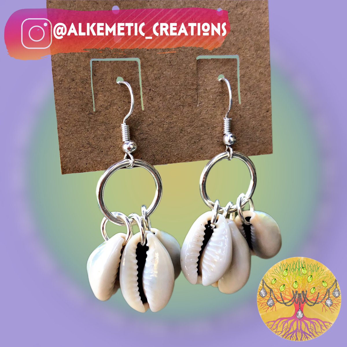 Cowrie Shell 🐚 & Silver Circles Dangle Earrings. 

#etsy #silver #cowrieshell #shellearrings #healingjewelry #smallbusinessowners #shopblackowned #blackbusinesswomen #blackbusinessowner #entrepreneur #jewelrymaker #etsy #spiritual #consciousness #healing #alkemeticcreations