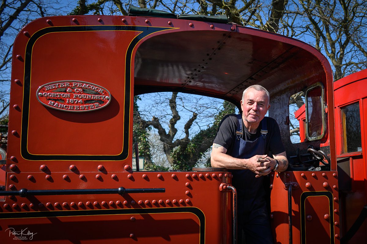 manxscenes's tweet photo. My old mate (former Firefighter colleague) Rothy driver of Steam Train Loch at Castletown Railway Station today 🇮🇲 🚂 #isleofman #iom #manx #locj #steamtrain #iomstory #manxscenes https://t.co/F9kKpWlnAj