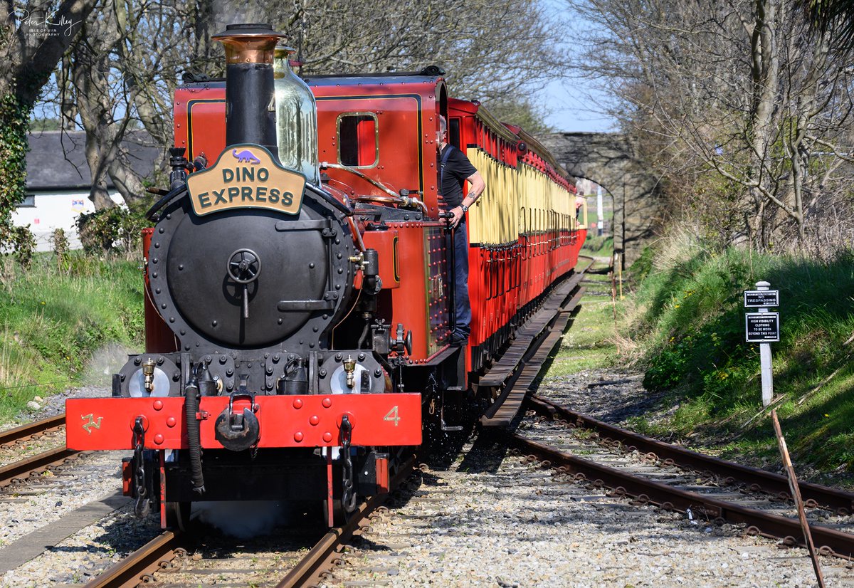 manxscenes's tweet photo. My old mate (former Firefighter colleague) Rothy driver of Steam Train Loch at Castletown Railway Station today 🇮🇲 🚂 #isleofman #iom #manx #locj #steamtrain #iomstory #manxscenes https://t.co/F9kKpWlnAj