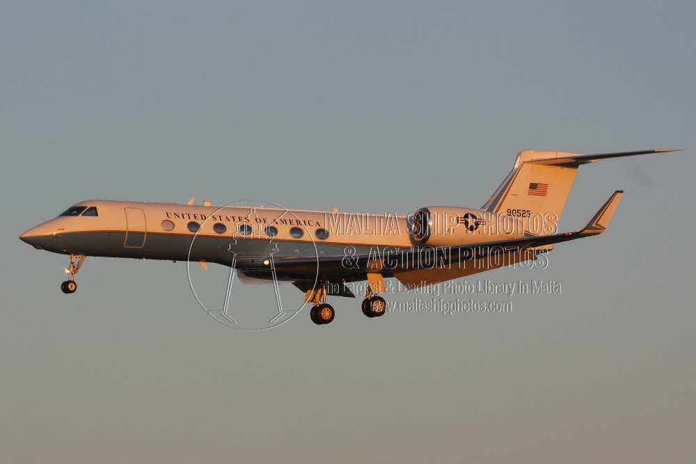 Shipguru's tweet photo. 90525 #UnitedStatesAirForce #Gulstream #C37B #inbound to #MaltaInternationalAirport - 06.01.2013 - https://t.co/nfgboxc3g3 - NO PHOTOS can be used or manipulated without our permission https://t.co/AujQ8IXjxI