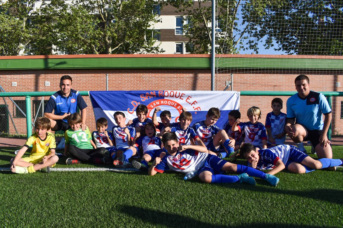 cdsanroqueeff's tweet photo. 🅲🅰🅼🅿🅴🅾🅽🅴🆂 
Nuestro Benjamín A ha conseguido la victoria por 0-4 frente al Alalpardo en un gran partido. 

Una temporada perfecta para este equipazo 🤩

¡Enhorabuena, chicos! 

#VamosSanRoque 💙🤍 https://t.co/Wp1WlqSNxb