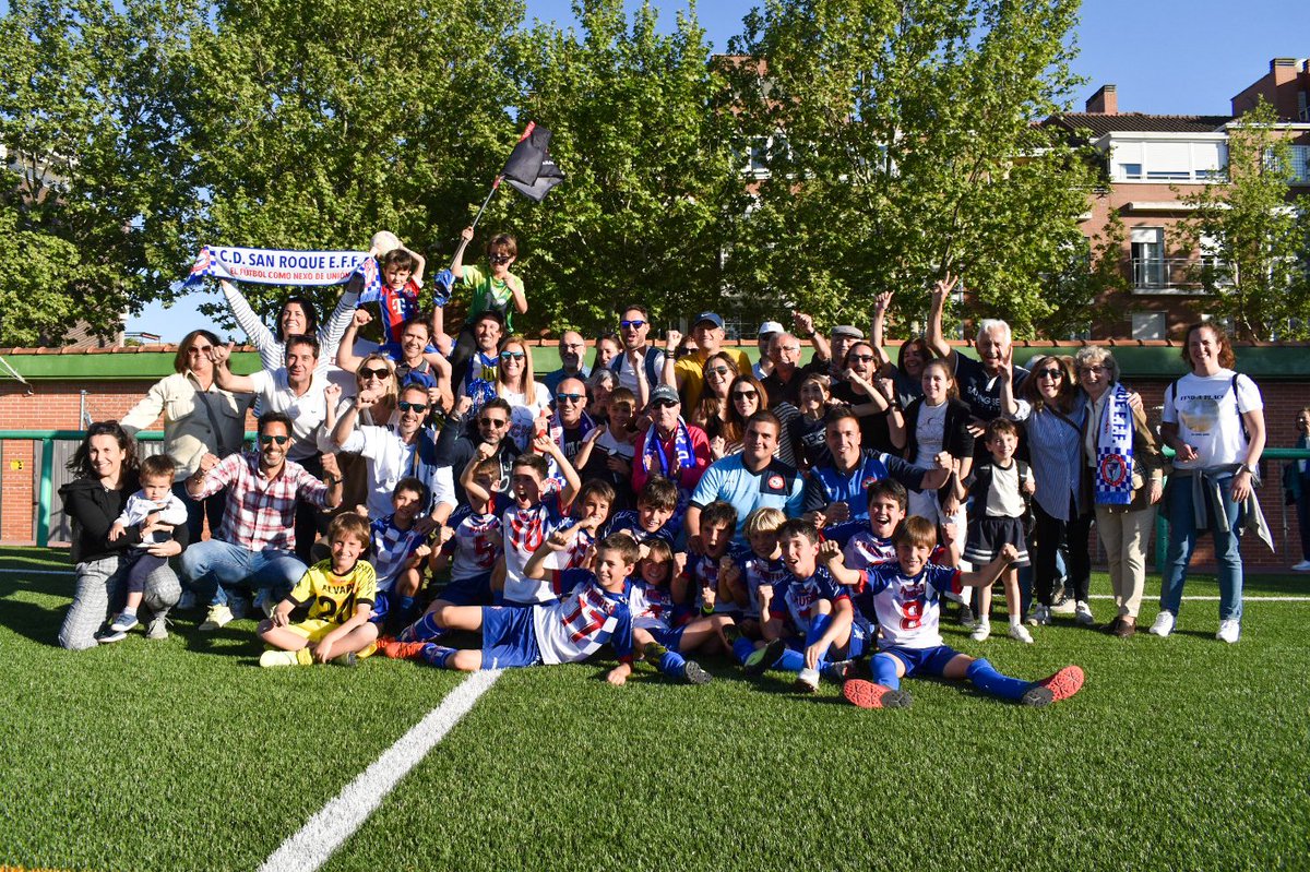 cdsanroqueeff's tweet photo. 🅲🅰🅼🅿🅴🅾🅽🅴🆂 
Nuestro Benjamín A ha conseguido la victoria por 0-4 frente al Alalpardo en un gran partido. 

Una temporada perfecta para este equipazo 🤩

¡Enhorabuena, chicos! 

#VamosSanRoque 💙🤍 https://t.co/Wp1WlqSNxb