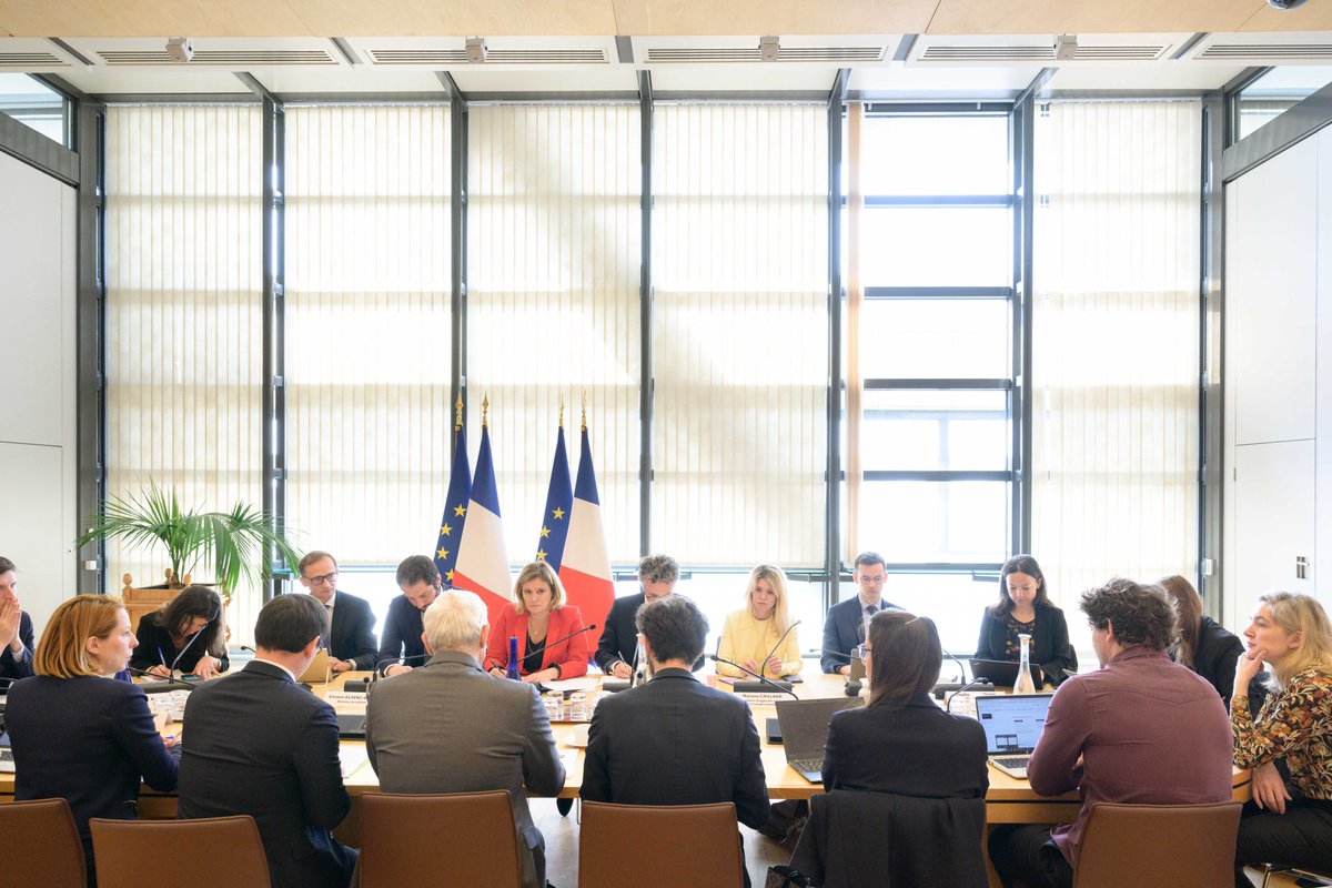 oliviagregoire's tweet image. 2e point d’étape avec @ChristopheBechu ainsi que @Bpifrance @ademe et @ccifrance pour échanger autour du futur portail unique qui recensera les aides pour la transition écologique de nos TPE PME.

Une exigence : être facile d’accès et simple d’utilisation pour nos entrepreneurs🌱