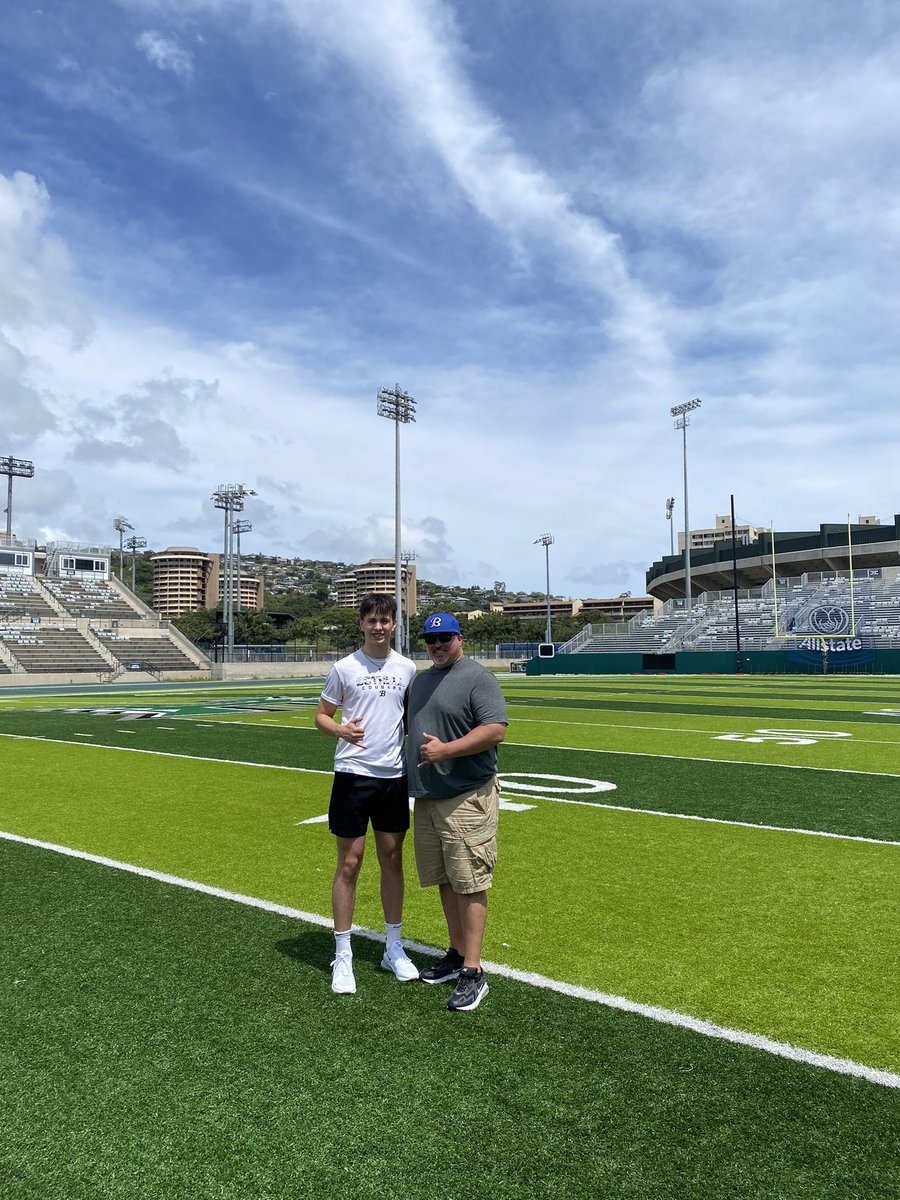 hoke_tyson's tweet photo. Thank you @HawaiiFootball  for having me. Blessed to have this opportunity. @CoachYoro @CoachTimmyChang @ursua05 @RylandSpencer @BHSBlueTrain https://t.co/BmOZp59Max
