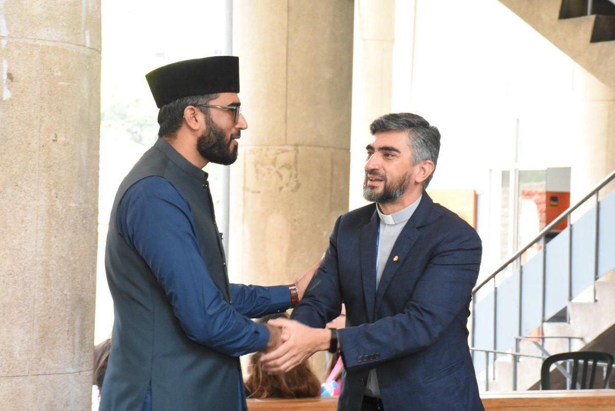 IhtshamMoman's tweet photo. I visited the biggest Christian University of Brazil located in Rio de Janeiro and participated the dialogue between Abrahamic religions that are celebrating their festivals, Easter (Christianity), Pesach (Judaism) and Ramadan for Muslims. https://t.co/ODCp3ObkII