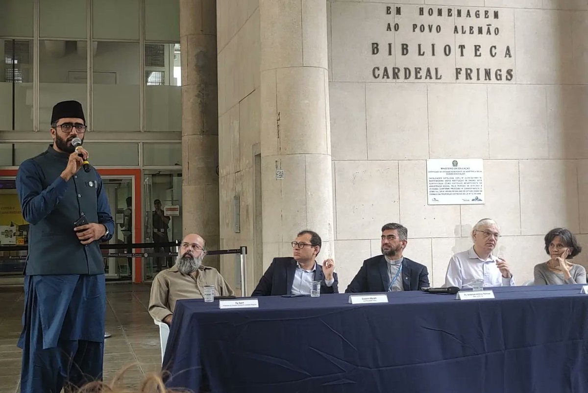 IhtshamMoman's tweet photo. I visited the biggest Christian University of Brazil located in Rio de Janeiro and participated the dialogue between Abrahamic religions that are celebrating their festivals, Easter (Christianity), Pesach (Judaism) and Ramadan for Muslims. https://t.co/ODCp3ObkII