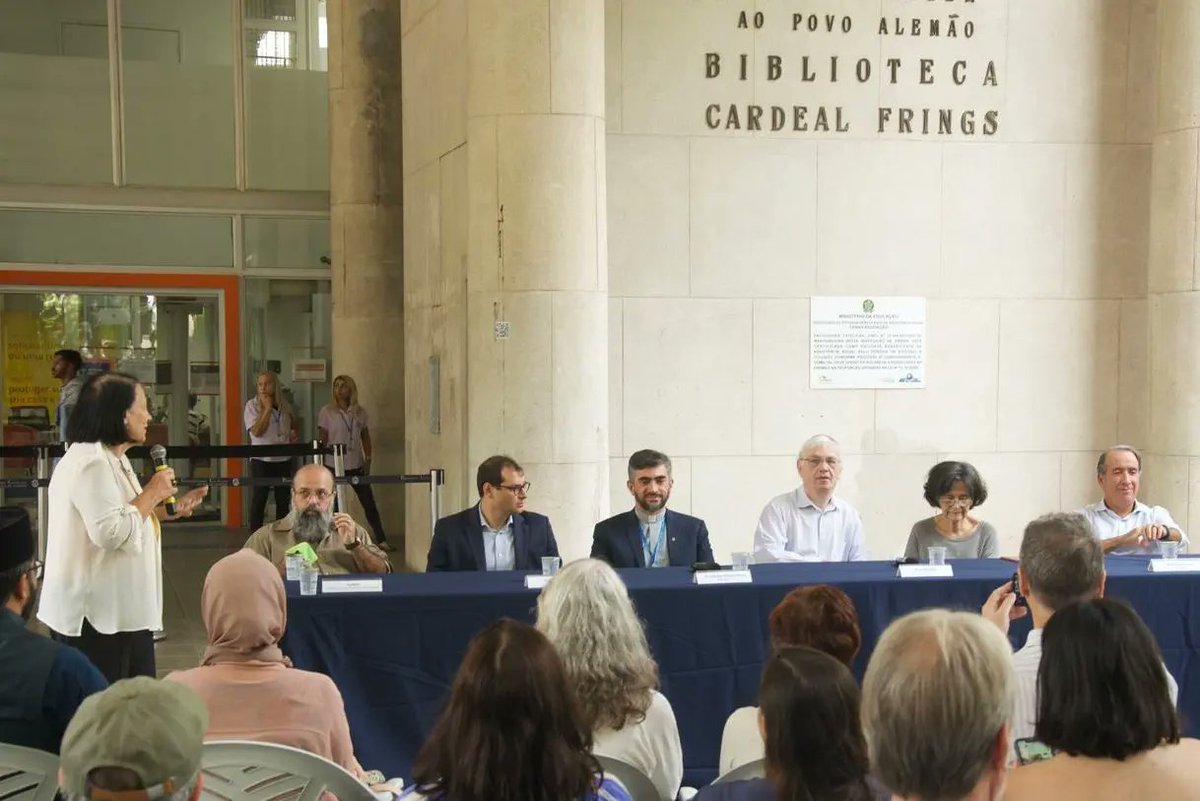 IhtshamMoman's tweet photo. I visited the biggest Christian University of Brazil located in Rio de Janeiro and participated the dialogue between Abrahamic religions that are celebrating their festivals, Easter (Christianity), Pesach (Judaism) and Ramadan for Muslims. https://t.co/ODCp3ObkII