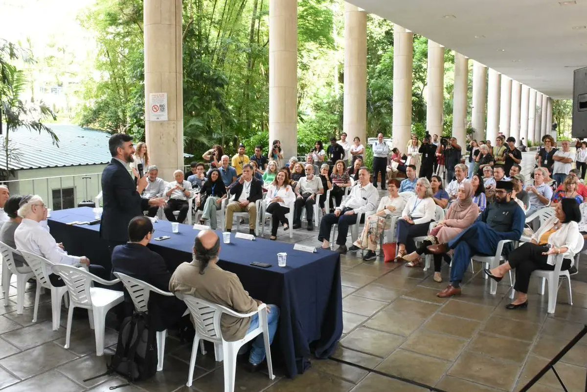IhtshamMoman's tweet photo. I visited the biggest Christian University of Brazil located in Rio de Janeiro and participated the dialogue between Abrahamic religions that are celebrating their festivals, Easter (Christianity), Pesach (Judaism) and Ramadan for Muslims. https://t.co/ODCp3ObkII