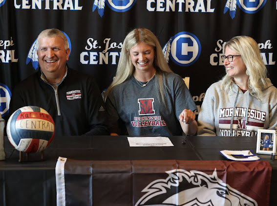 DCLau5's tweet photo. CSi Alert:  Central's @CHSIndiansVB Katie Miller officially signs her NLI to attend Morningside University!  Congratulations Katie! @CHS_Indians @KQ2SPORTS @SJNPSports @TommyKFEQ https://t.co/DPi7hrc9CY