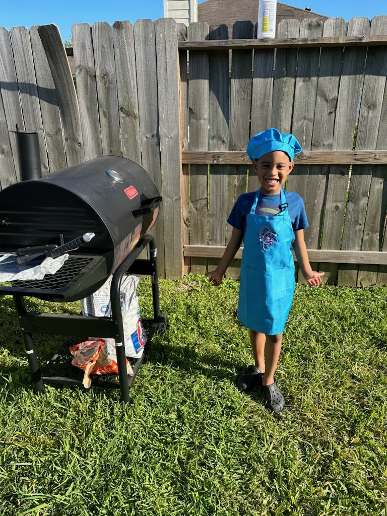 3satreatllc's tweet photo. Junior Chef unraveling the science behind the dish 🧡💙💚

Check out https://t.co/Jq9kqi3rAc 
For merchandise, market dates and more !! https://t.co/saoUelPd1a