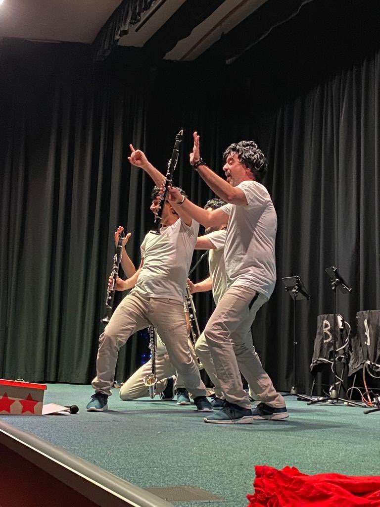 escreginahorta's tweet photo. Avui els alumnes del 1r cicle han gaudit de valent de l’audició de clarinets al teatre de la nostra escola. Gràcies, #barcelonaclarinetplayers per fer-nos vibrar amb la música! @audicionsmusicals #ProgramaCreix #elreginacreixambtu https://t.co/nRHk1enlLj https://t.co/fTccxAKgmS
