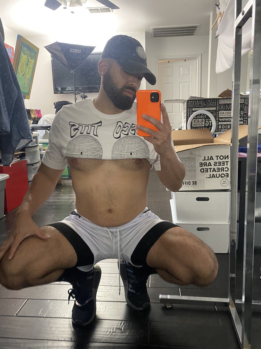 CheapChampagnee's tweet photo. #discotits https://t.co/6VvQLKaiw4