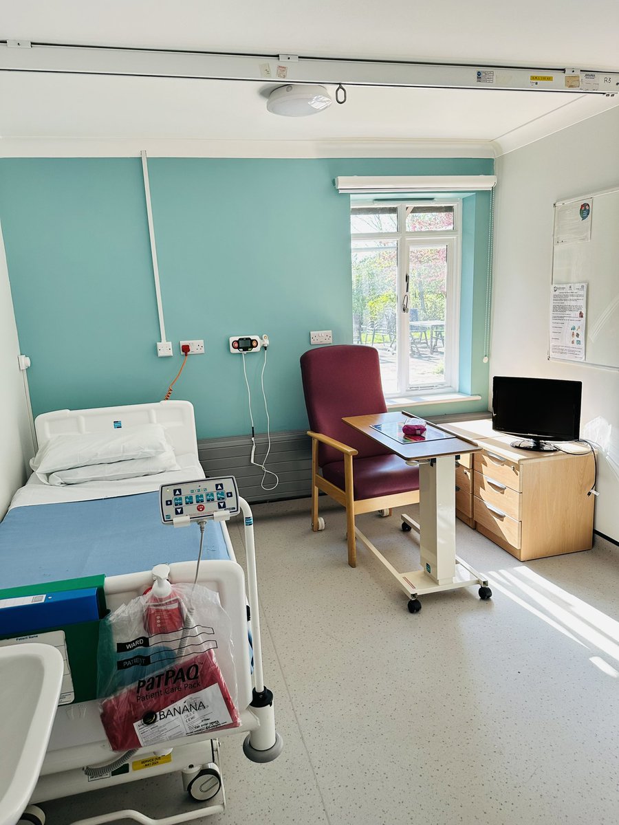 tammygotts2's tweet photo. What a difference 24hrs makes. So proud of my team #wardmoves #teamworkmakesthedreamwork #TeamLascelles @janpotts21 @CharlyGill29 @StrayRachael @HarrogateNHSFT 👌💜💜 https://t.co/JobmZ0riWn