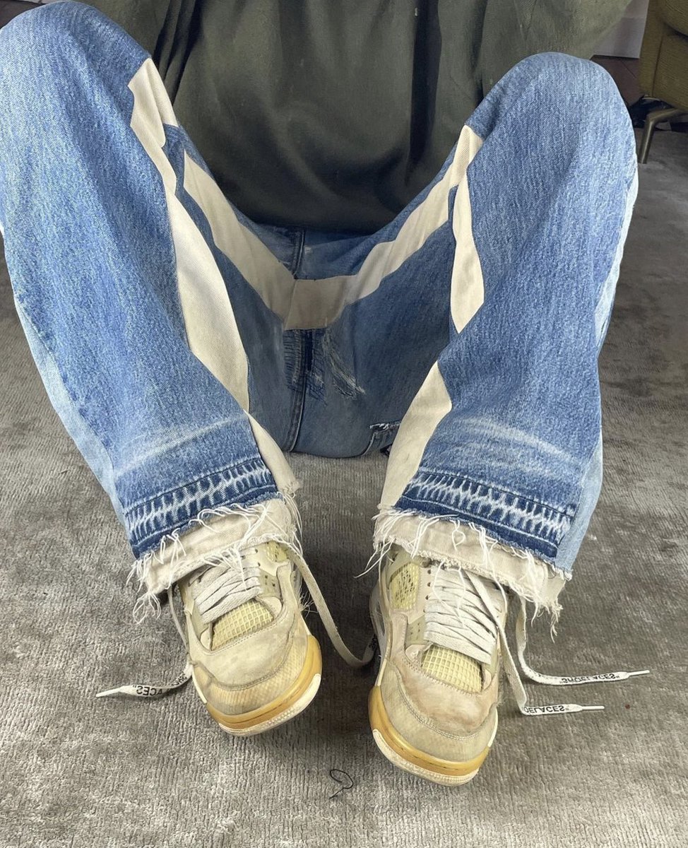 BiggerSwoosh's tweet photo. Beat them up https://t.co/pkD5j9jFJ9