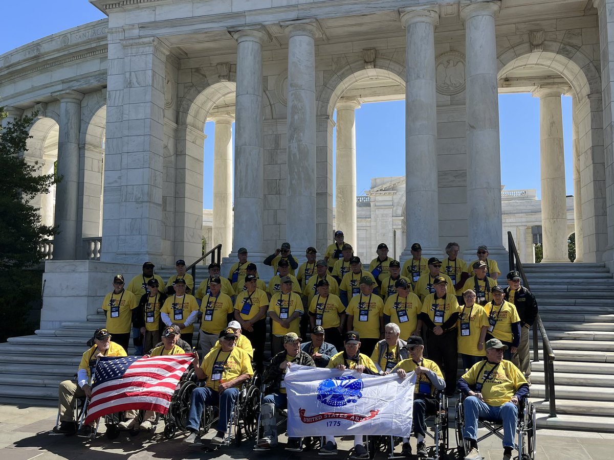 BrandenWLWT's tweet photo. Proud to escort our Tri-State hero’s and pay respect for their commitment and many sacrifices!  Thank you.  @MikeDardisWLWT @WLWT #honorflight @photog14WLWT https://t.co/VEHnzzfv5y