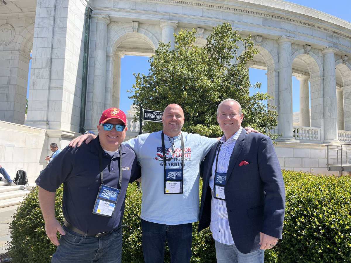 BrandenWLWT's tweet photo. Proud to escort our Tri-State hero’s and pay respect for their commitment and many sacrifices!  Thank you.  @MikeDardisWLWT @WLWT #honorflight @photog14WLWT https://t.co/VEHnzzfv5y