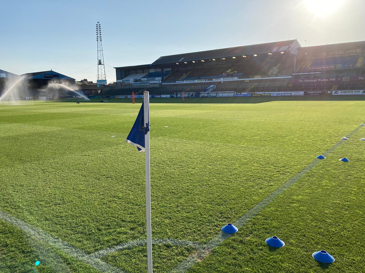 a_whitington13's tweet photo. Stockport's biggest game of the season 💥

1⃣ goal separates Carlisle in table
2⃣ pts outside automatics
3⃣ pts play-offs secured?

Strap in...

🔵 Carlisle 🆚 Stockport 🎩
🎙️Updates @BBCRadioManc 
📻95.1FM | DAB

#StockportCounty #bbcefl https://t.co/Mwl1448SNX