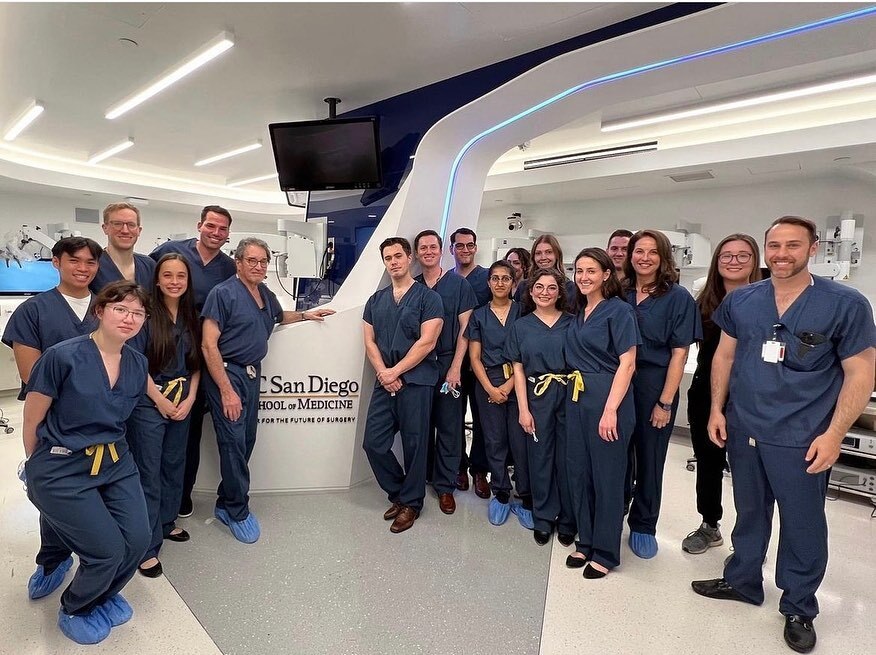 A huge thank you to Dr. Hoffman for leading our 4th  Annual Research Symposium and sharing his knowledge and expertise on facial feminization. He was truly inspirational and we couldn’t be more grateful! 
#csps #plasticsurgery #ucsd
 
@californiaplastics… instagr.am/p/CrL5fcxR-Ej/