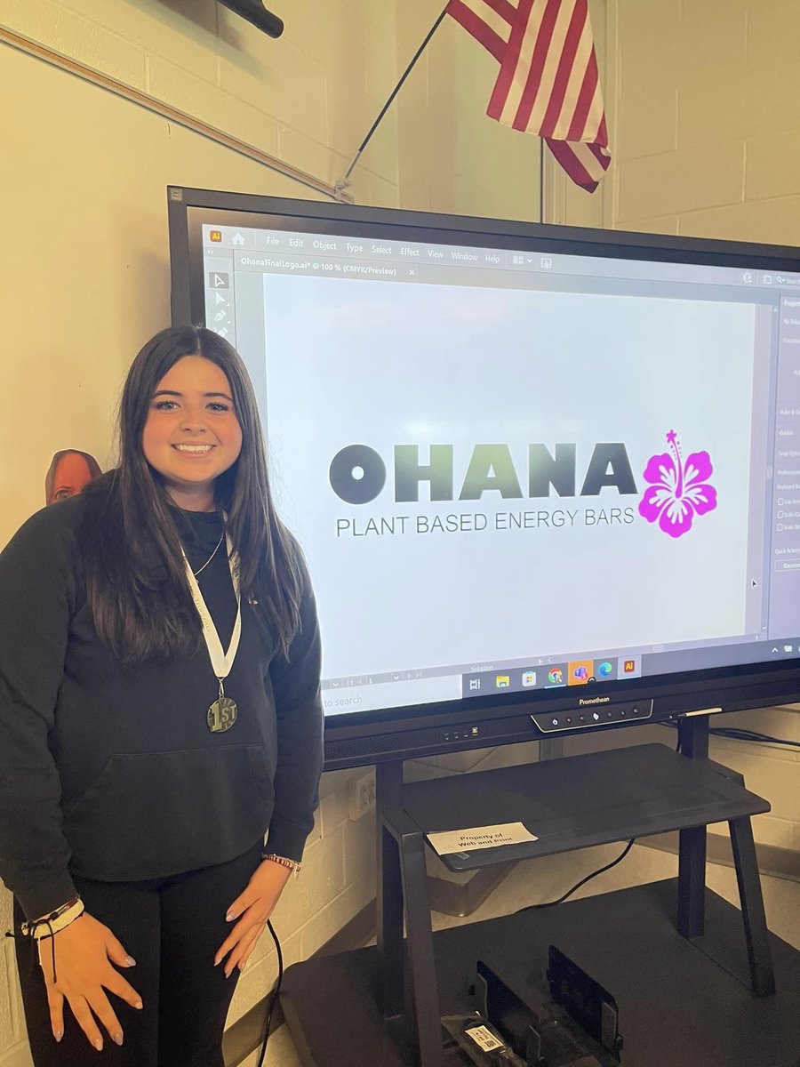 HawksSG's tweet image. Congrats to these #SGClassof2024 Hawks from #WebAndPrint for winning the advertising design competition. #NCCVTWorks @ChadHarrisonSG @fhansonic #CTE