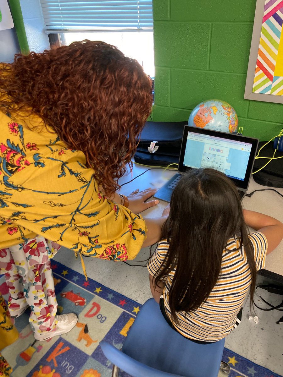 LenardITC's tweet photo. Kindergarteners identified and classified living and non-living things using @BookCreatorApp. Way to go! @VNESwildcats #IntegrateEdTech #pwcsITC https://t.co/w11JsQeYNK